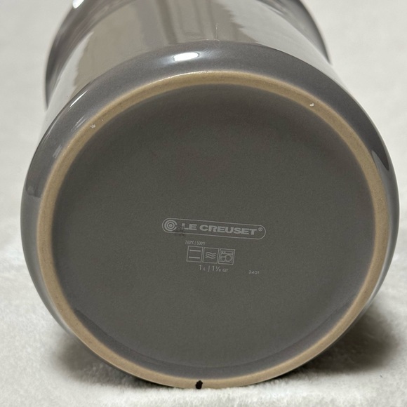 Le Creuset 1L Utensil Crock in Color Gris (Grey) 5”x6”in Spatula Holder 1 1/8qt - Picture 5 of 6